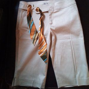 COPY - CACHE' Beige/Cream Bermuda Shorts BNWT Size:8